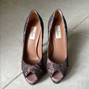 Autentic Valentino Women's Black and Pink Lace Heels